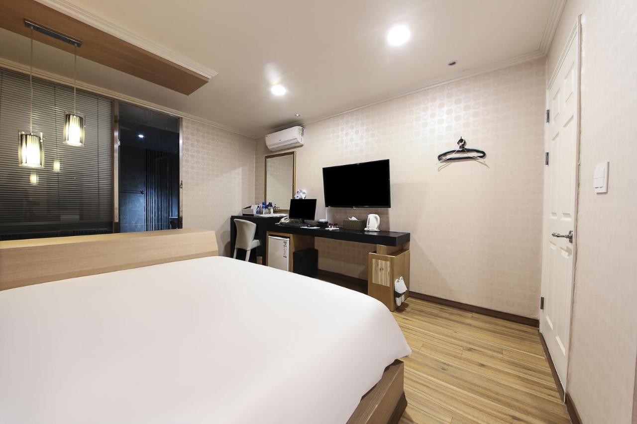 Central Hotel Changwon Eksteriør bilde