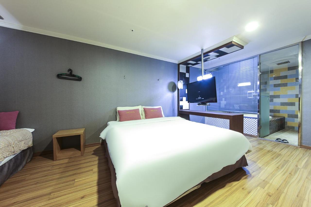 Central Hotel Changwon Eksteriør bilde