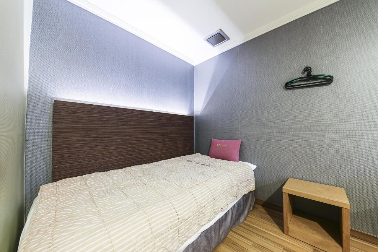 Central Hotel Changwon Eksteriør bilde