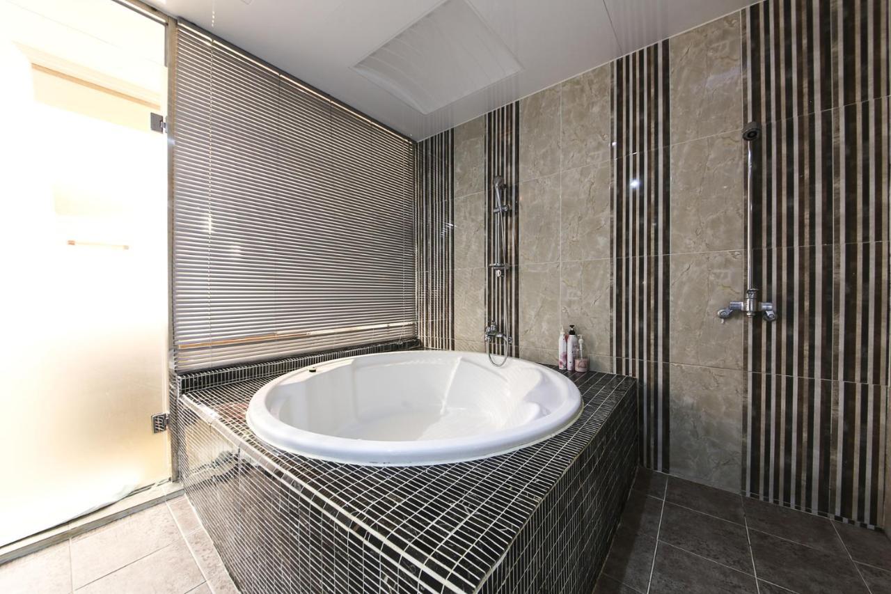 Central Hotel Changwon Eksteriør bilde