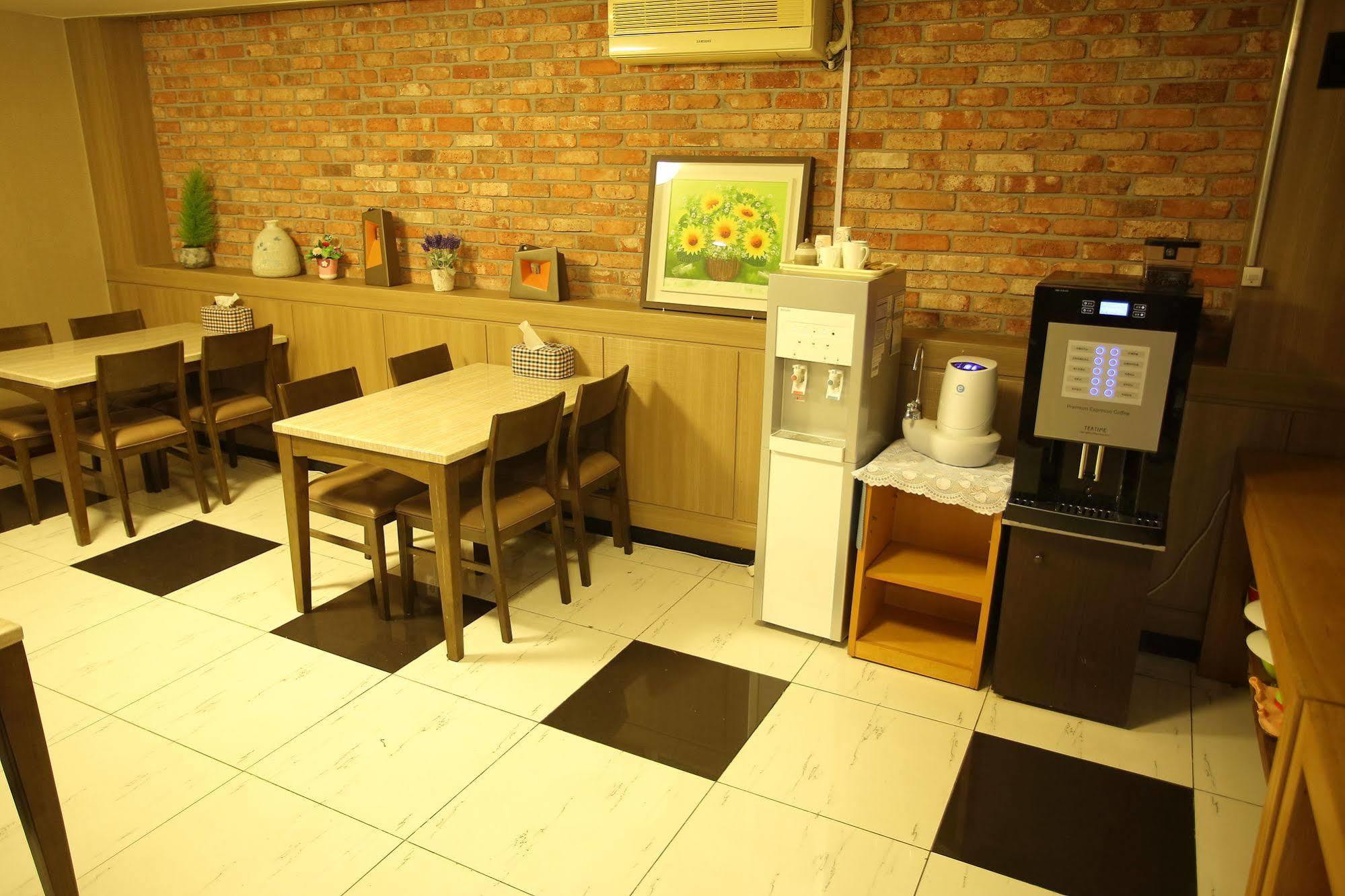Central Hotel Changwon Eksteriør bilde