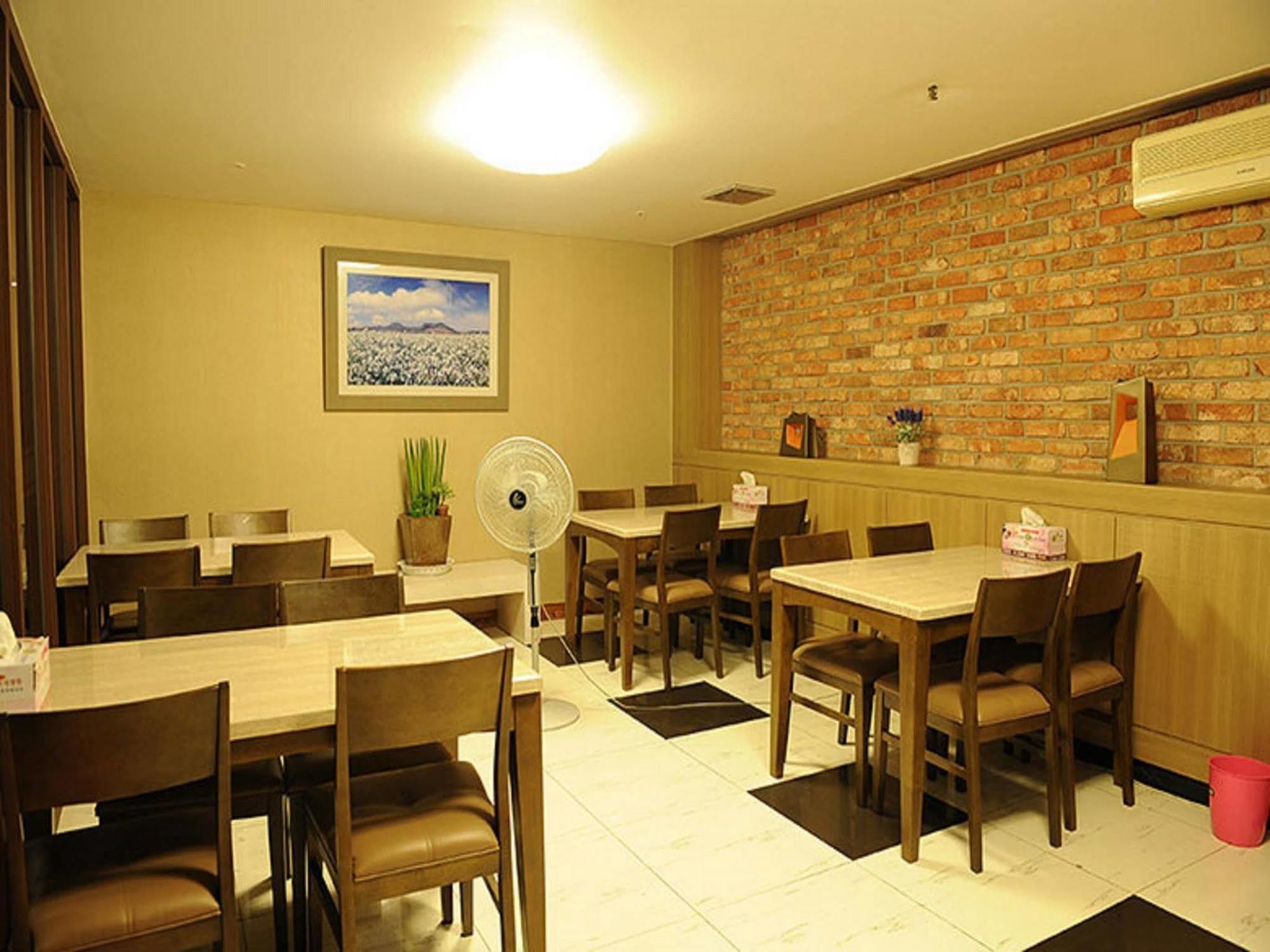 Central Hotel Changwon Eksteriør bilde