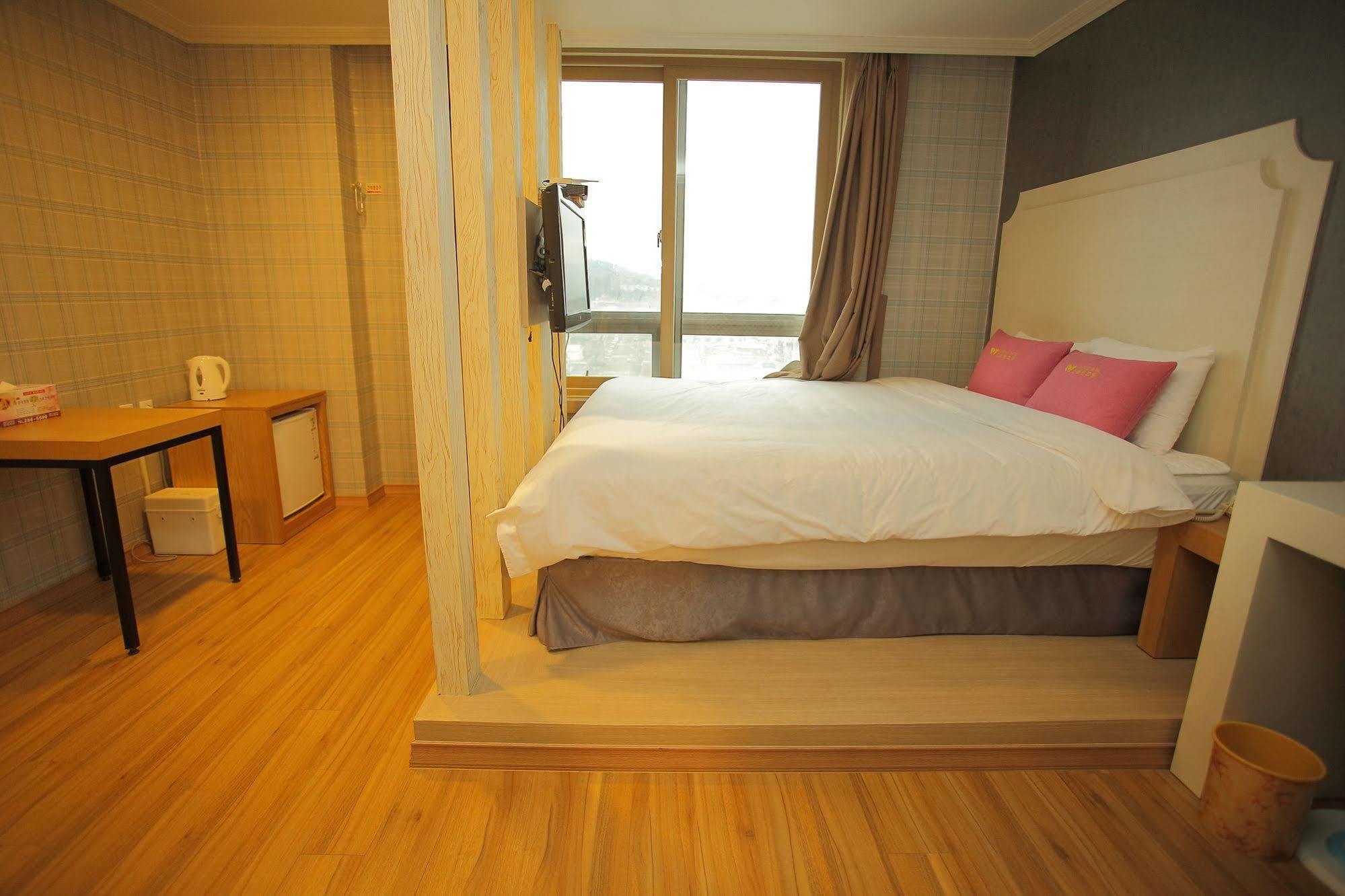 Central Hotel Changwon Eksteriør bilde