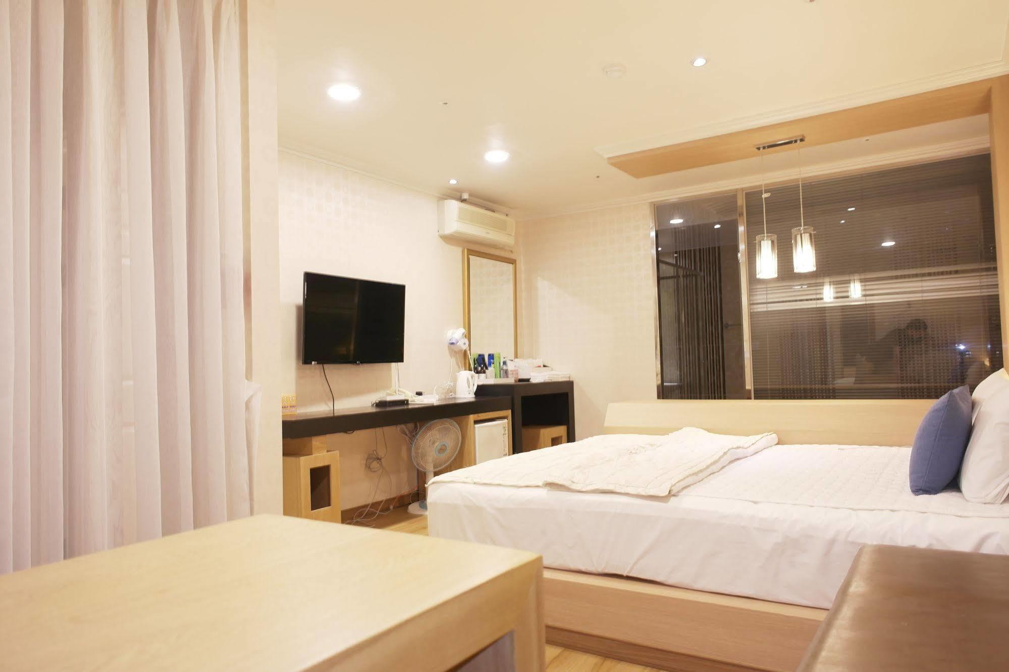 Central Hotel Changwon Eksteriør bilde