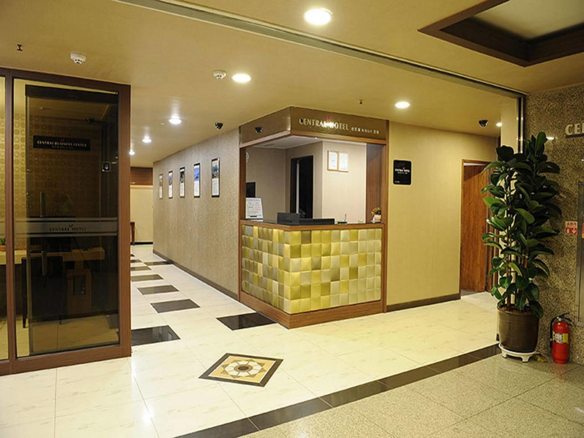 Central Hotel Changwon Eksteriør bilde