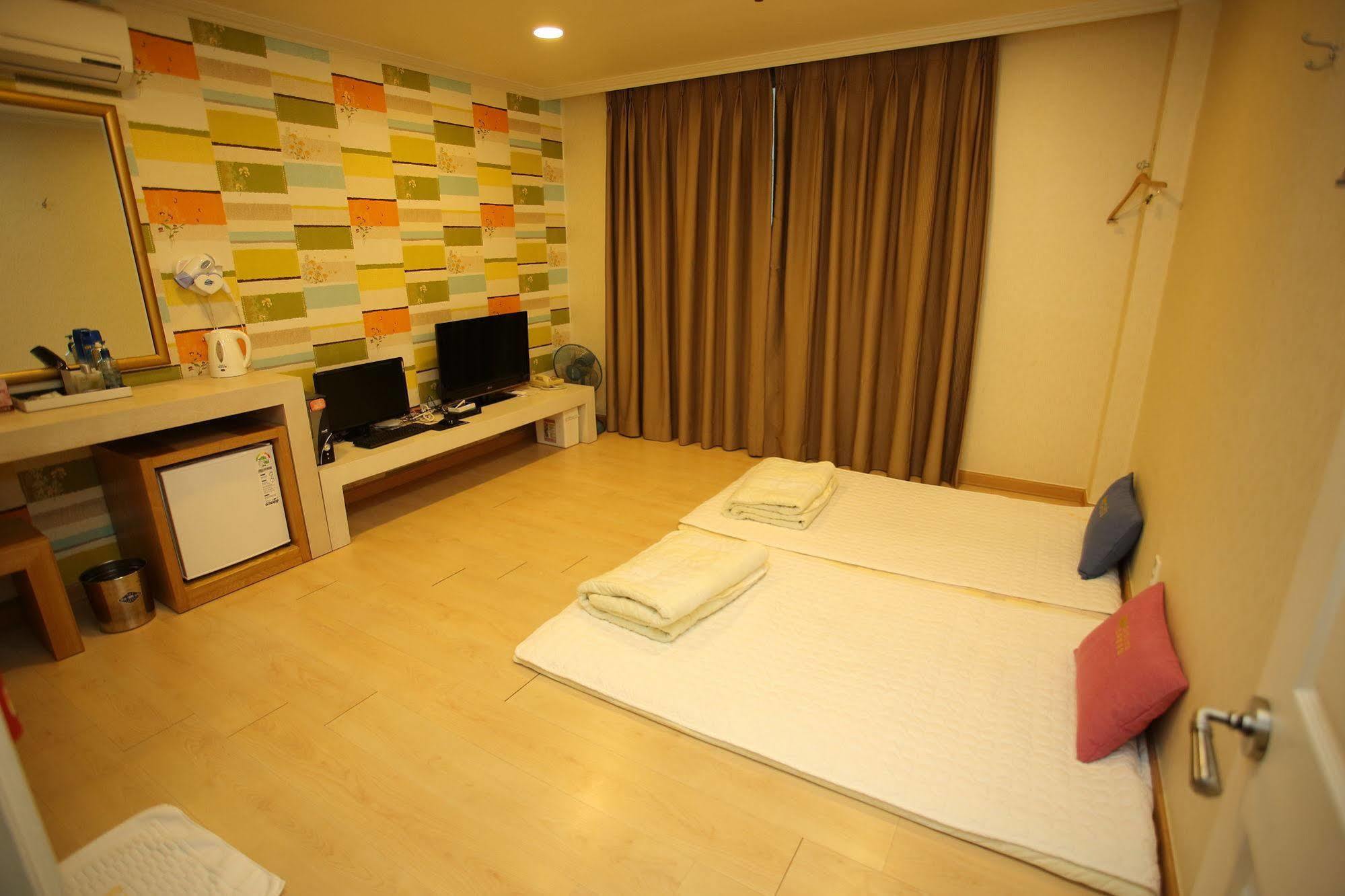 Central Hotel Changwon Eksteriør bilde