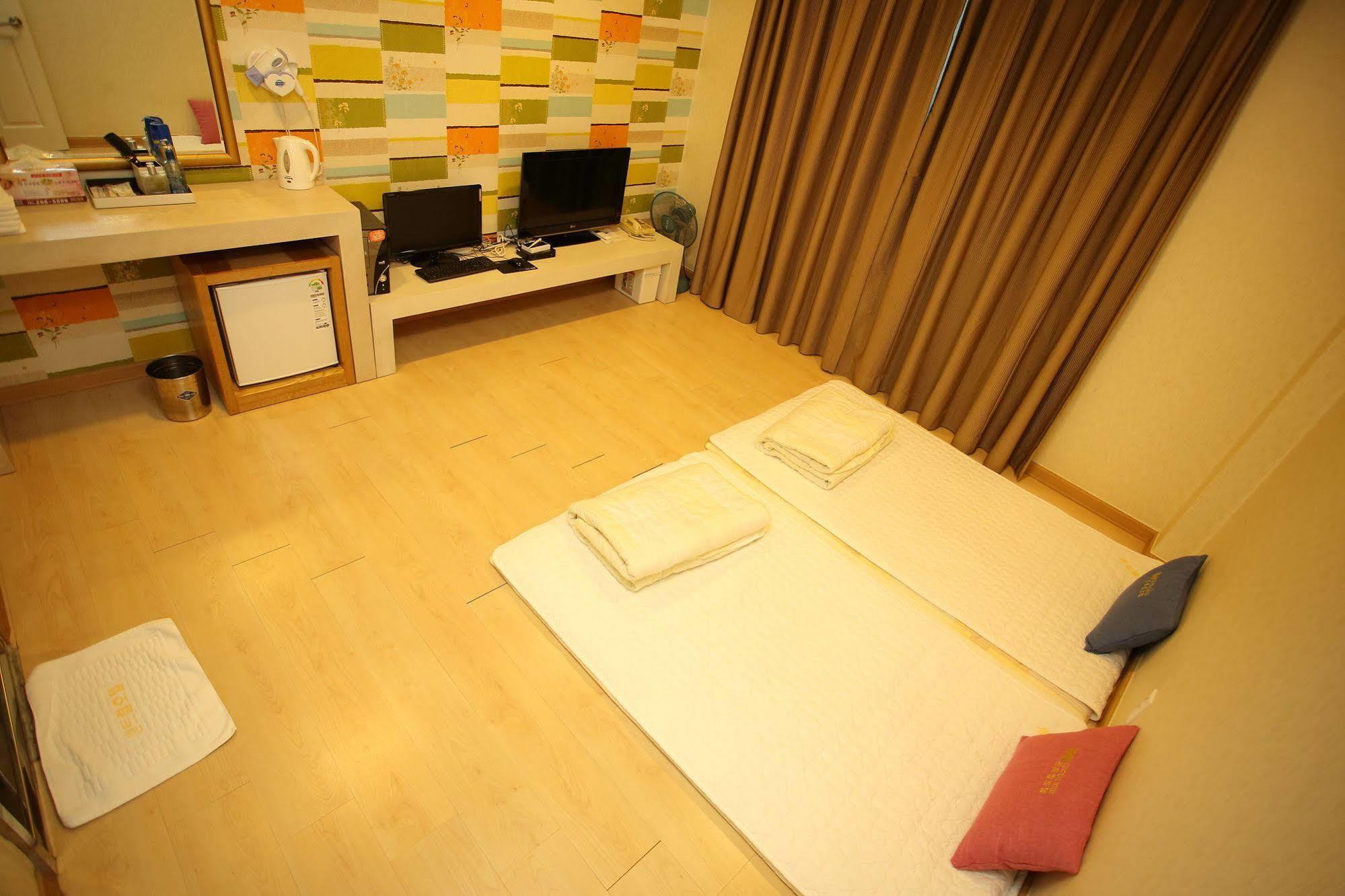 Central Hotel Changwon Eksteriør bilde