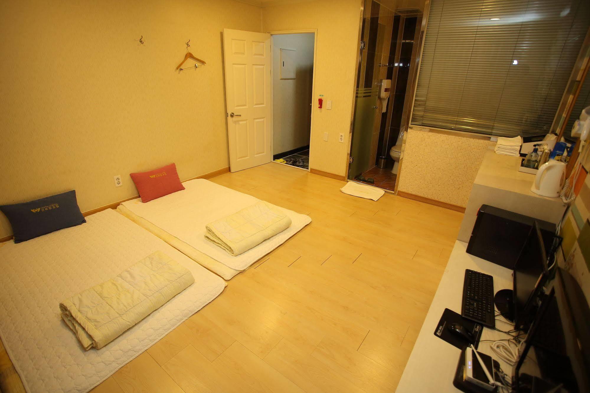 Central Hotel Changwon Eksteriør bilde