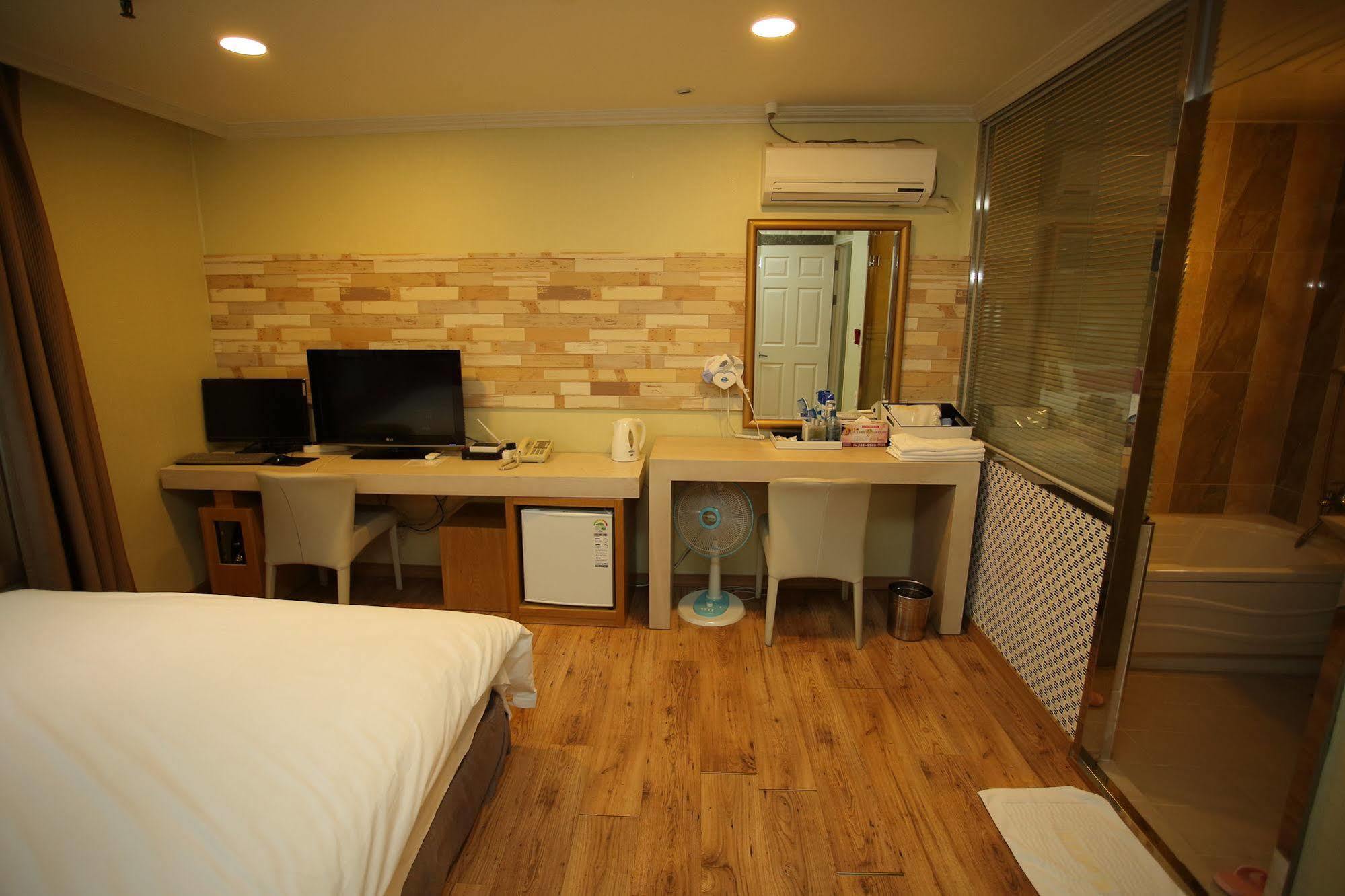 Central Hotel Changwon Eksteriør bilde
