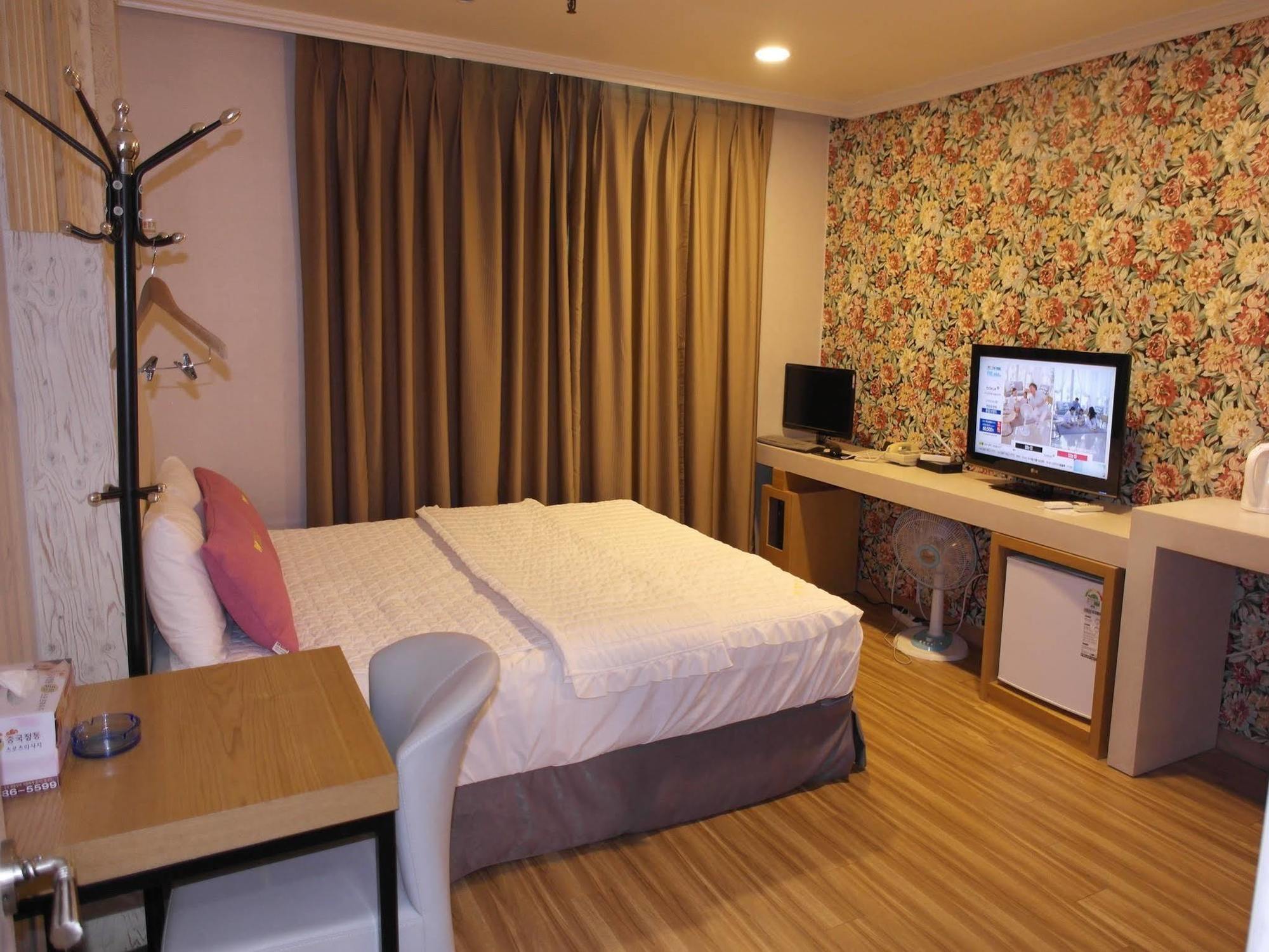 Central Hotel Changwon Eksteriør bilde